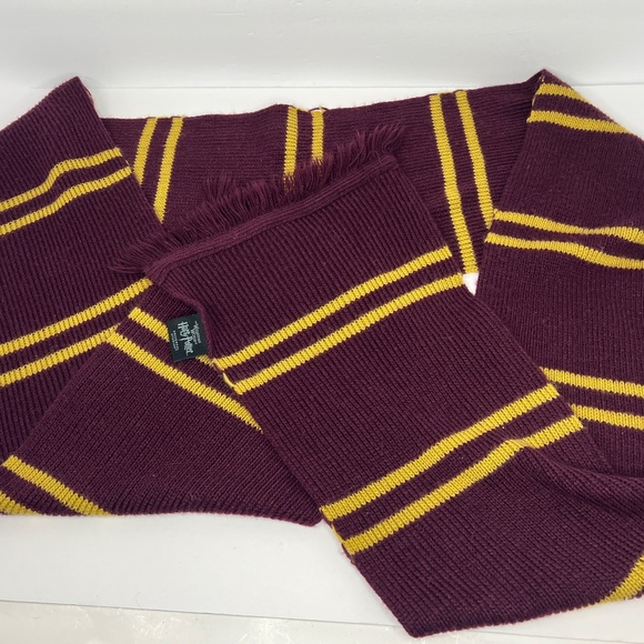Gryffindor House Scarf Wizarding World of Harry Potter Universal Studios 2016 - Picture 5 of 5